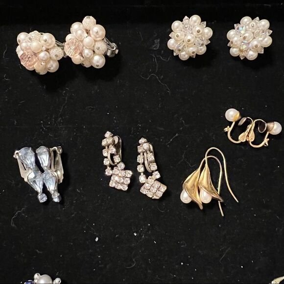 Vtg 5 Clip Earrings 1 wire. 11 One piece Earrings few miscl pearls & rhinestones - Picture 6 of 8